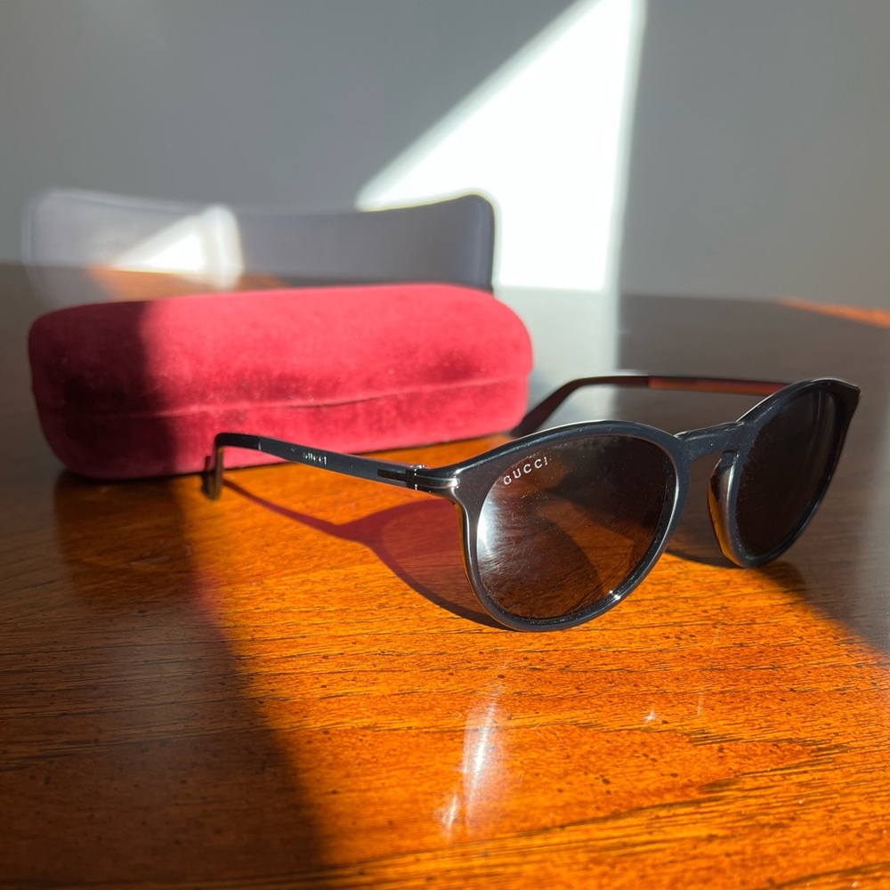 Gucci Black Metal Oval Sunglasses